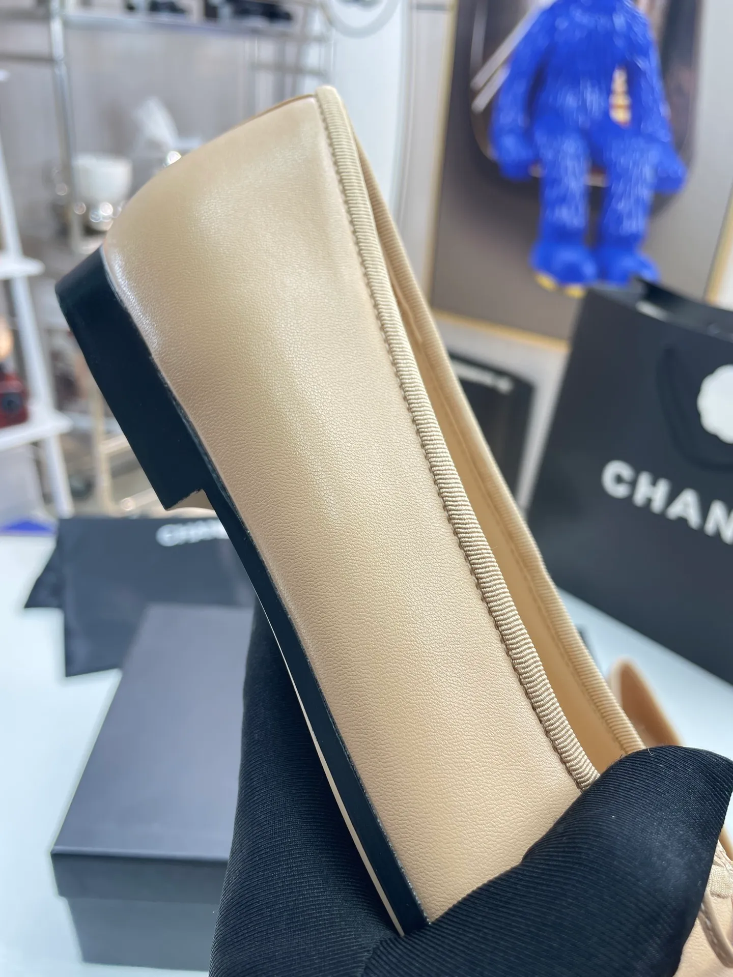 👟👟Ex-factory price 440👟👟 Women's shoe factory Chanel - classic color-blocked ballet shoes ⚠ Fashionable catwalk style❤M After many years, it still attracts fans... The splicing color mix and bow embellishment make it fashionable! How to match the series to look good! Original customized wood-colored genuine leather outsole, 1.5cm square heel, imported mixed woolen surface/mixed sheepskin surface, sheepskin lining for feet... Regular size 34-40 (customized size 41 is non-refundable) 🎁Supporting packaging
